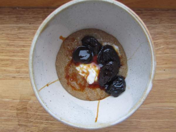 Amaranth porridge with prunes stewed in malt_small